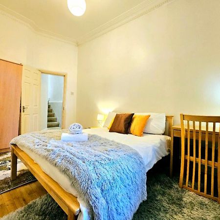 Charming Home With Private Balcony, On 1St Floor, With 2 Bathrooms, 3 Min Walk To Earl'S Court Station ลอนดอน ภายนอก รูปภาพ