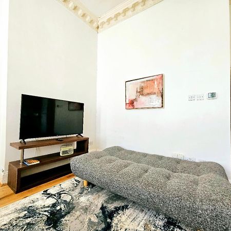 Charming Home With Private Balcony, On 1St Floor, With 2 Bathrooms, 3 Min Walk To Earl'S Court Station ลอนดอน ภายนอก รูปภาพ
