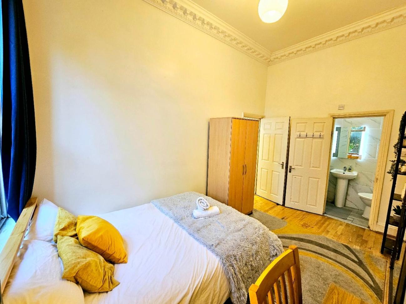 Charming Home With Private Balcony, On 1St Floor, With 2 Bathrooms, 3 Min Walk To Earl'S Court Station ลอนดอน ภายนอก รูปภาพ