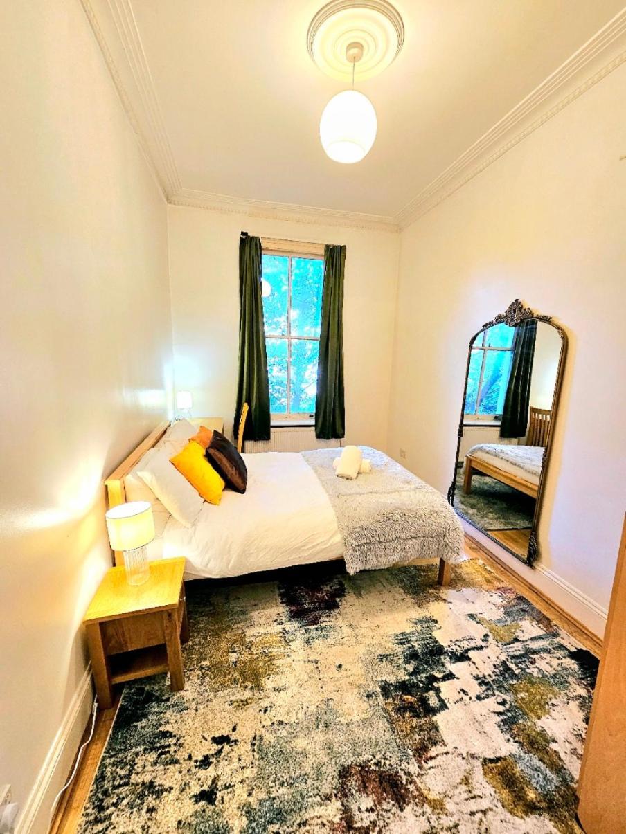 Charming Home With Private Balcony, On 1St Floor, With 2 Bathrooms, 3 Min Walk To Earl'S Court Station ลอนดอน ภายนอก รูปภาพ