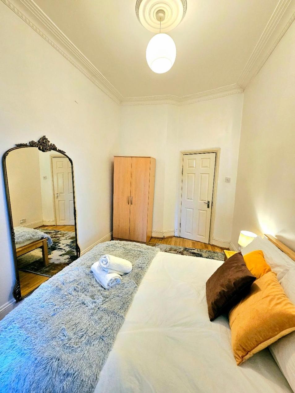 Charming Home With Private Balcony, On 1St Floor, With 2 Bathrooms, 3 Min Walk To Earl'S Court Station ลอนดอน ภายนอก รูปภาพ