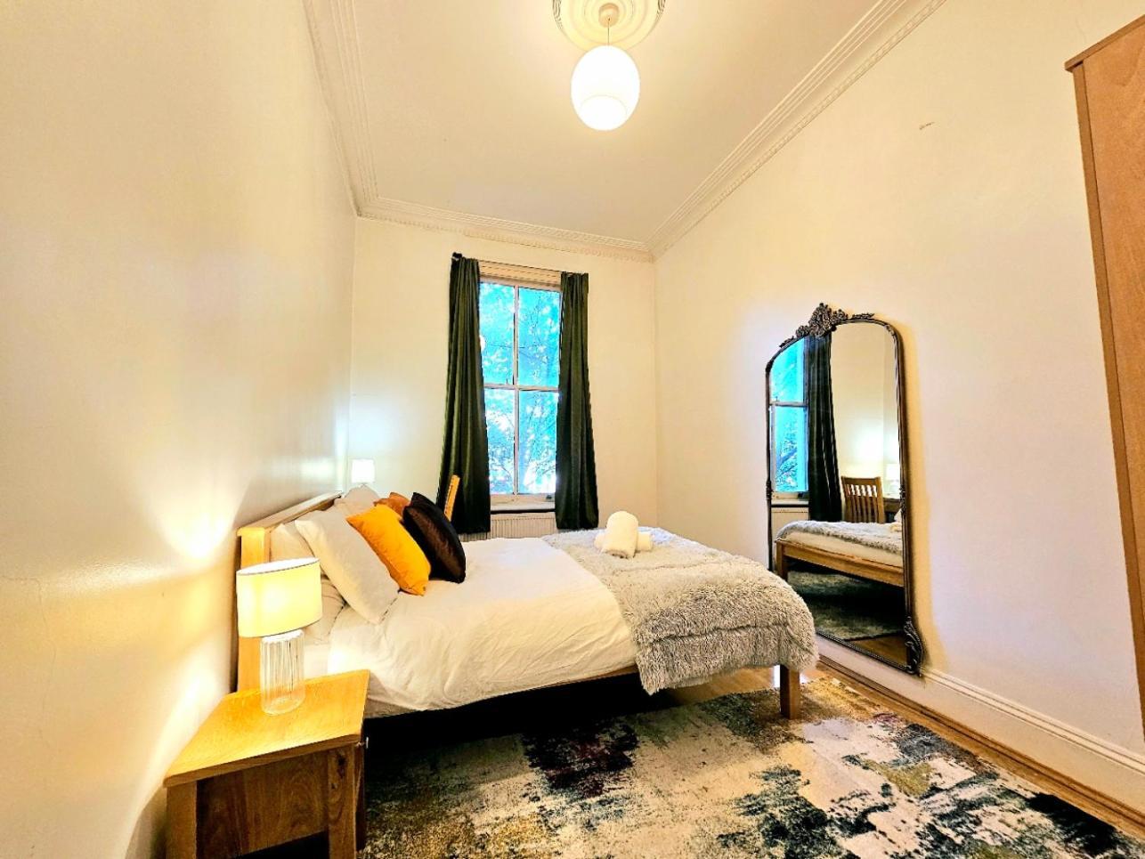 Charming Home With Private Balcony, On 1St Floor, With 2 Bathrooms, 3 Min Walk To Earl'S Court Station ลอนดอน ภายนอก รูปภาพ