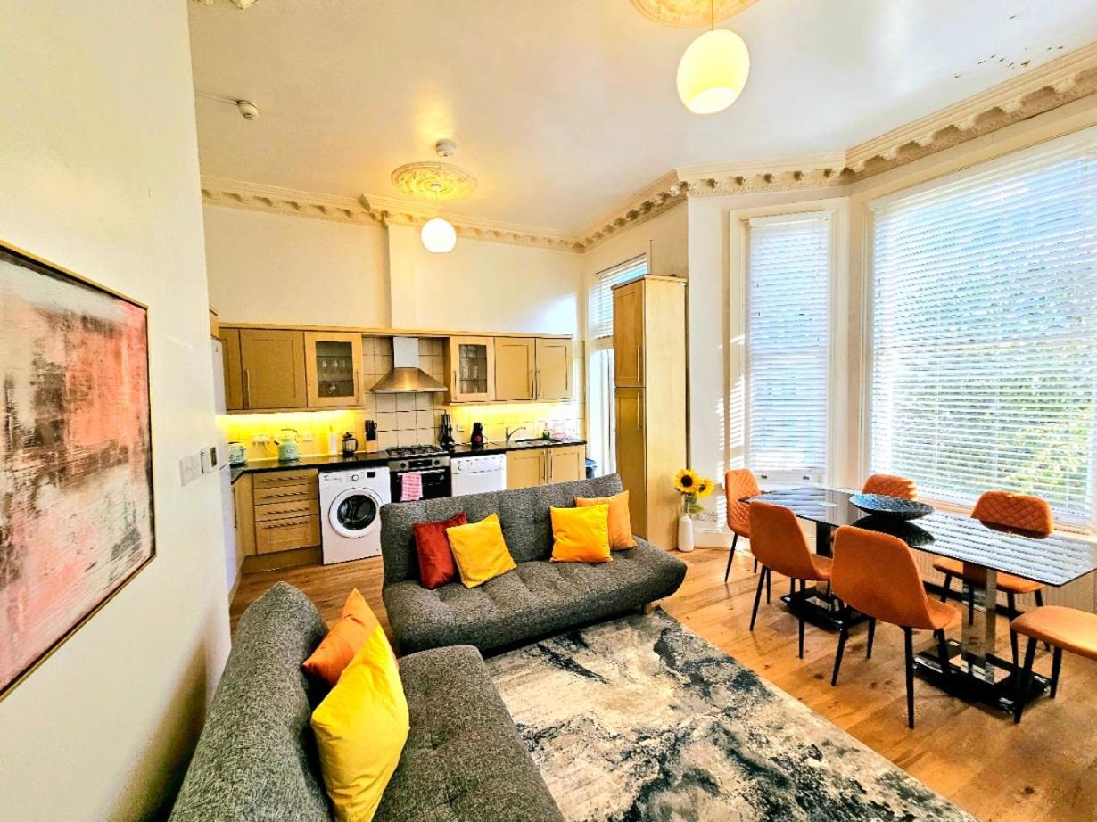 Charming Home With Private Balcony, On 1St Floor, With 2 Bathrooms, 3 Min Walk To Earl'S Court Station ลอนดอน ภายนอก รูปภาพ