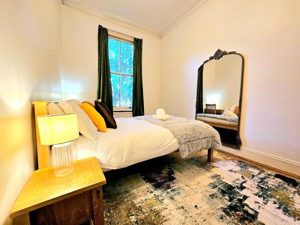 Charming Home With Private Balcony, On 1St Floor, With 2 Bathrooms, 3 Min Walk To Earl'S Court Station ลอนดอน ภายนอก รูปภาพ