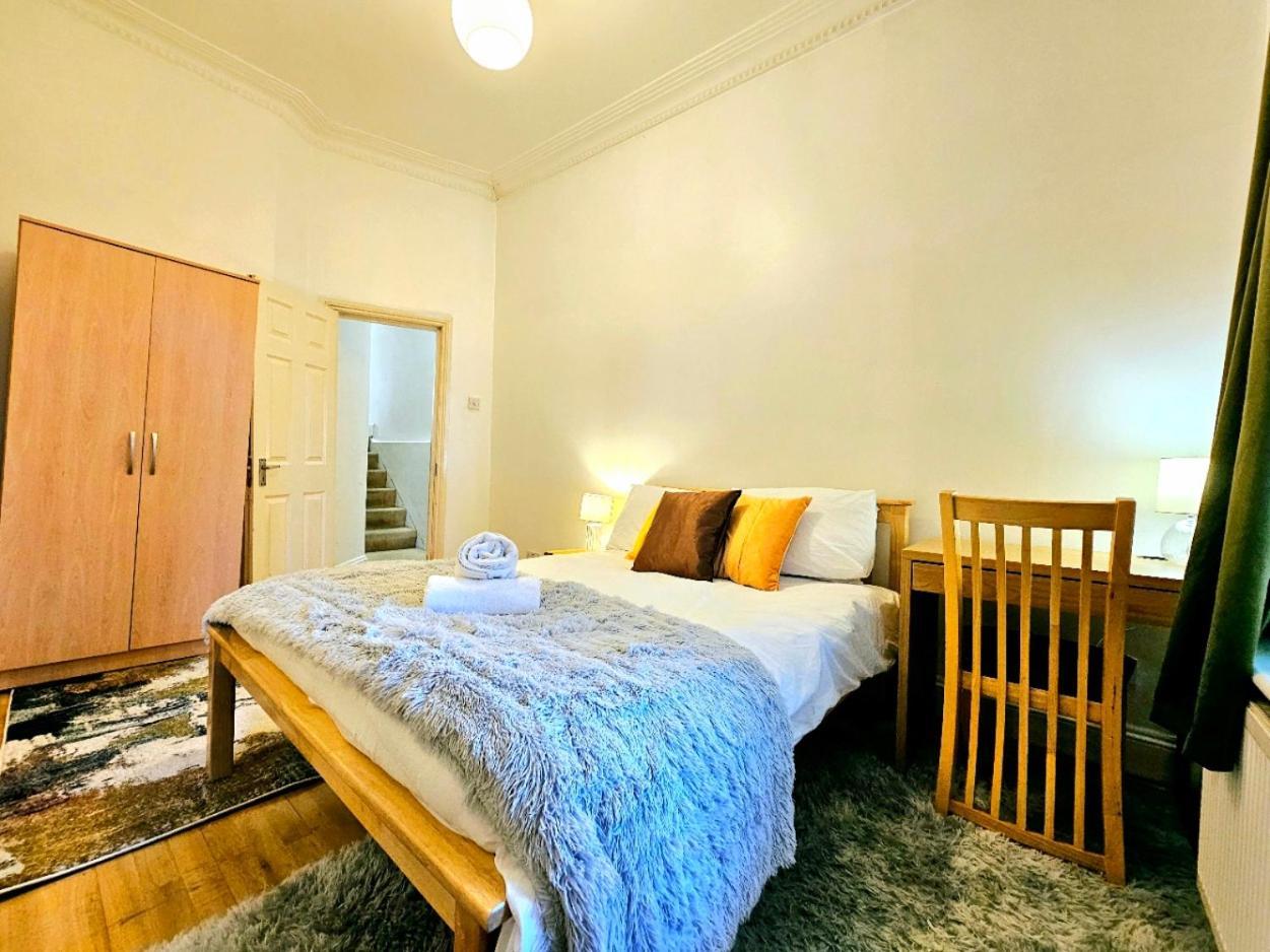 Charming Home With Private Balcony, On 1St Floor, With 2 Bathrooms, 3 Min Walk To Earl'S Court Station ลอนดอน ภายนอก รูปภาพ
