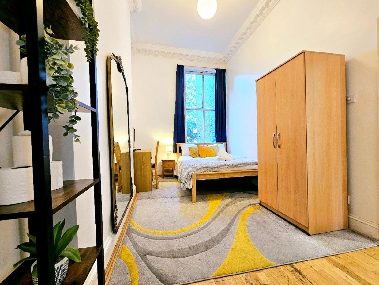 Charming Home With Private Balcony, On 1St Floor, With 2 Bathrooms, 3 Min Walk To Earl'S Court Station ลอนดอน ภายนอก รูปภาพ