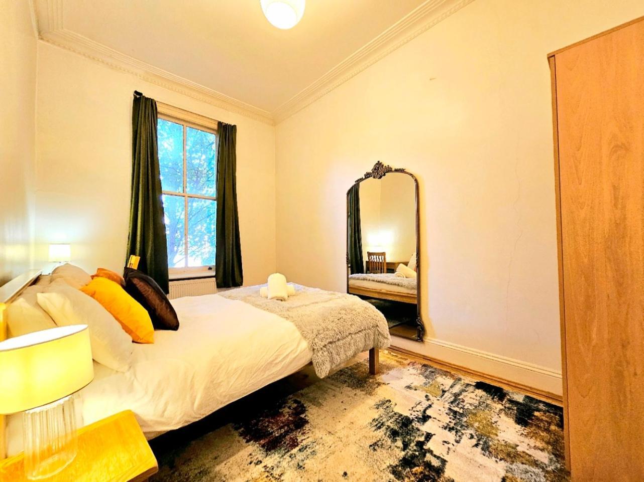 Charming Home With Private Balcony, On 1St Floor, With 2 Bathrooms, 3 Min Walk To Earl'S Court Station ลอนดอน ภายนอก รูปภาพ