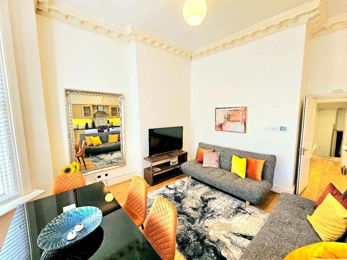 Charming Home With Private Balcony, On 1St Floor, With 2 Bathrooms, 3 Min Walk To Earl'S Court Station ลอนดอน ภายนอก รูปภาพ